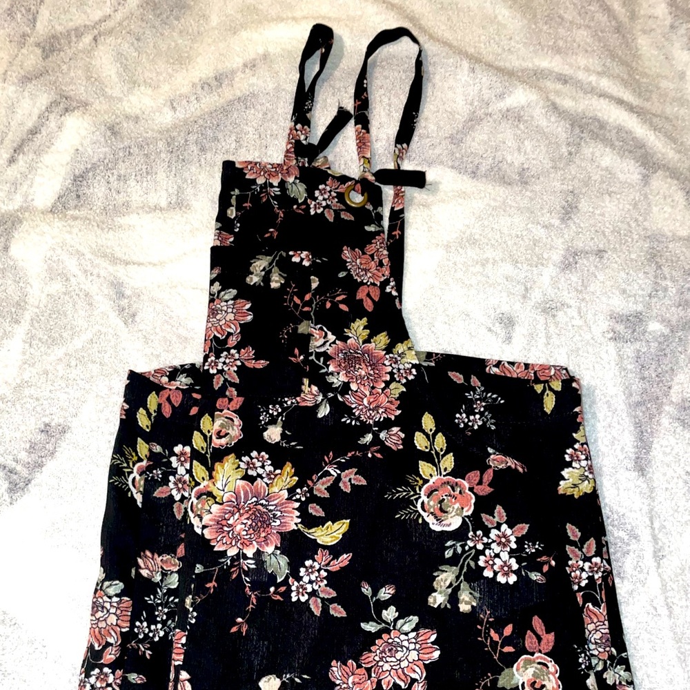 JUMP SUIT- WIDE LEG- BLACK AND FLORAL PRINT- SIZE M